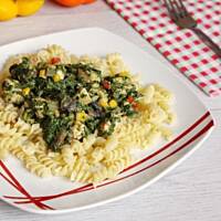 Makaron ze szpinakiem na kolorowo