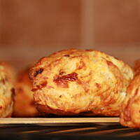 Bułeczki Kruche Serowo-pomidorowe