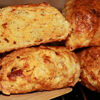 Bułeczki Kruche Serowo-pomidorowe