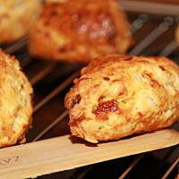 Bułeczki Kruche Serowo-pomidorowe