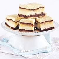 Sernik z polewą w środku...