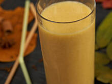 Fot. Wkn, Jesienny koktajl jabłkowo-mandarynkowy z piernikową nutą