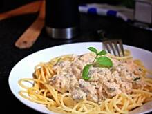 Fot. Mloda, Kurczak w  sosie serowym z pieczarkami