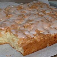 Szybkie i smaczne puszyste ciasto jabłkowe lub rabarbarowe na oleju