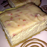 Śmietankowy sernik w kropki