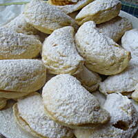 Drożdżowe pierożki z jabłkami