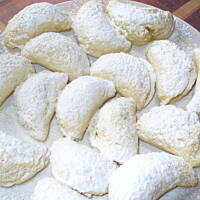 Drożdżowe pierożki z jabłkami