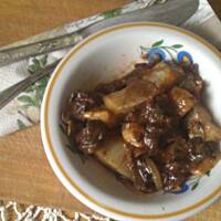 Śledzie z grzybami i śliwką