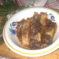 Śledzie z grzybami i śliwką