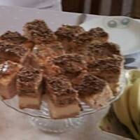 Miodowy przekładaniec z masą kokosowo-słonecznikową