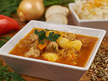 Fot. Wkn, Kapuśniak pomidorowy z zasmażką