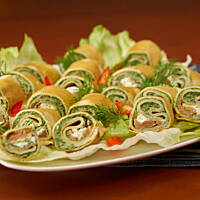 Ślimaczki naleśnikowe z łososiem i serkiem szpinakowym