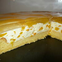 Brzoskwiniowo-serowe ciasto