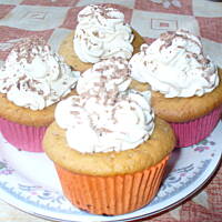 Muffinki piernikowe z nutellą i bitą śmietaną