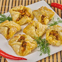 Paczuszki łososiowe z suszonymi pomidorami