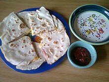 Fot. carolotta, tortille z dipem czosnkowo-cytrynowym