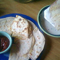 tortille z dipem czosnkowo-cytrynowym