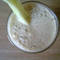 słodki sok z jabłek i selera naciowego