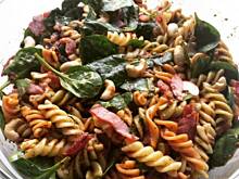 Fot. InkaMalinka, Sałatka (makaron, boczek,szpinak, nerkowce, pesto)