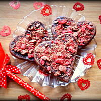 Walentynkowe ciasteczka czekoladowo-truskawkowe