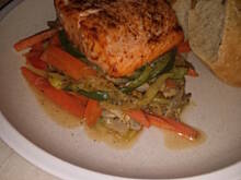 Fot. InkaMalinka, Pieczony łosoś na warzywach krótko smażonych