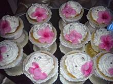 Fot. danusia19671, Babeczki ze śmietaną i kwiatkami