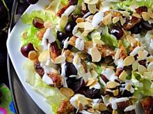 Fot. Mloda, Sałatka z indykiem i winogronami