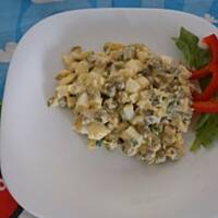 sałatka z groszkiem i jajkami