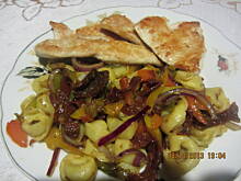 Fot. beflo1, Sałatka z tortellini  z suszonymi pomidorami