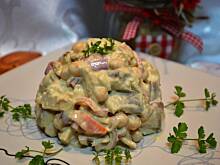 Fot. makusia, Sałatka śledziowa z ciecierzycą