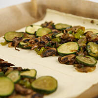 Pizza francuska pieczarkowo-cukiniowa