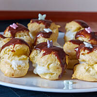 Ptysie z budyniem i czekoladą