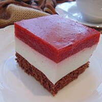 Kostka jogurtowo-truskawkowa