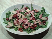 Fot. tryamour, Sałatka z rukolą  i serem Dziugas