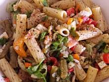 Fot. ekkore, Makaronowa sałatka z mozzarellą i łososiem