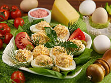 Fot. Wkn, Jajka wielkanocne faszerowane szynką i serem