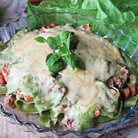 Szpinakowe tagliatelle z kurczakiem i tuńczykiem w brokułowym beszamelu