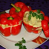 Papryka faszerowana mięsem, pieczarkami i serem