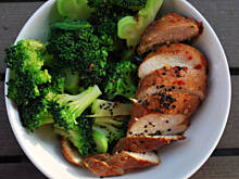 Fot. katy12, Kurczak w glazurze na parze z brokułami na sposób chiński