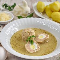 Żurek wielkanocny z przepiórczymi gniazdkami