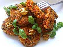 Fot. Magdalena Ssk, Kotleciki ryżowe z pieczoną papryką i włoskimi orzechami