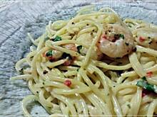 Fot. justakitchen, makaron w sosie serowym z krewetkami