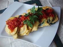 Fot. Smakusia191, Cukinia w serowej panierce z sosem pomidorowym