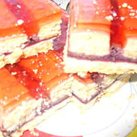 Kruche ciasto z dżemem, orzechami i galaretką