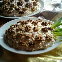 Sałatka "udająca" ananasa z serem Dziugas