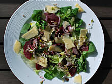 Fot. katy12, Sałatka z buraczkami i serem dojrzewającym