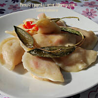 Pierożki z serem dojrzewającym i papryką