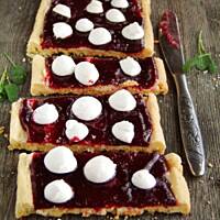 Mazurek wiśniowy z kremem kokosowym 