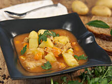 Fot. Wkn, Kapuśniak z szynką