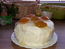 Fot. sheyanja, Tort na wielkanoc rozbite jajka